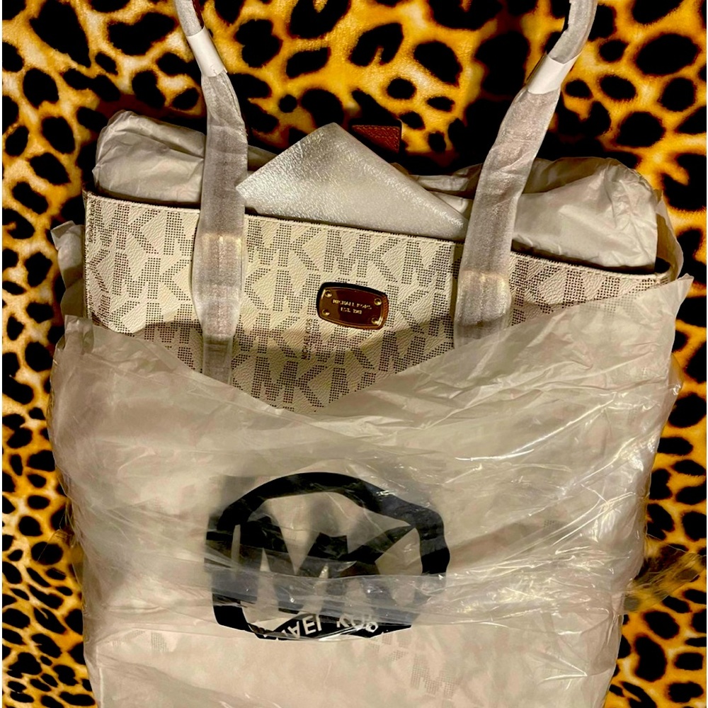 Michael Kors Jetset Traveler Tote NWT Handbag MK Vanilla NEW